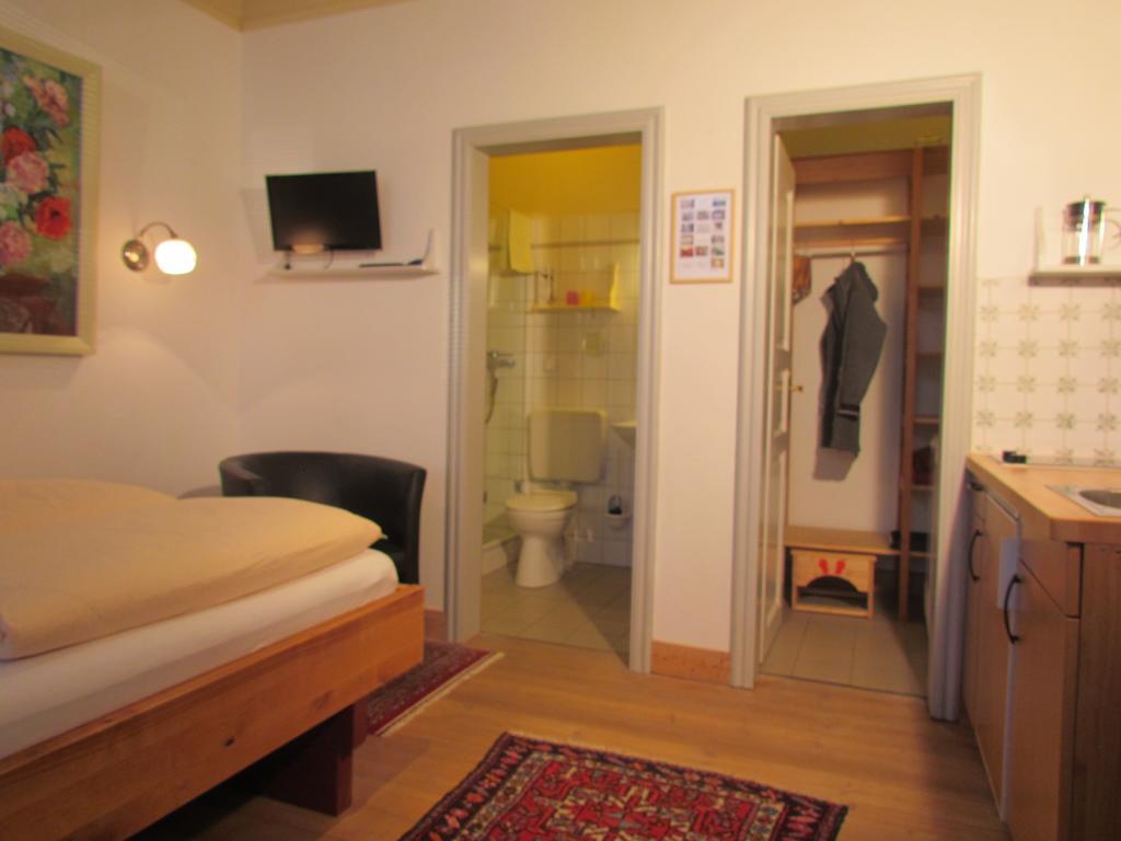 Apartments Im Froschhaus Mit Fruehstueckskuechen Friedrichstadt Bagian luar foto